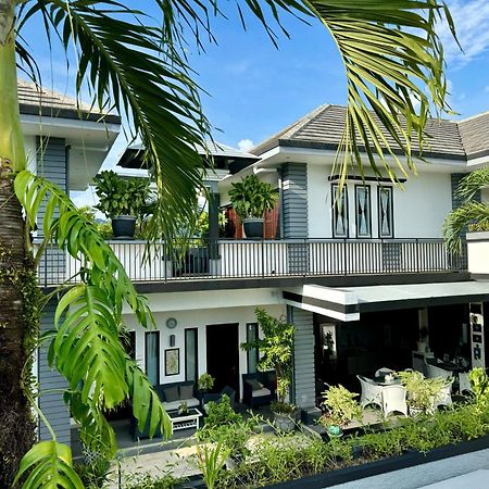 Villa Rumah Putih Abu Abu Senggigi Eksteriør bilde