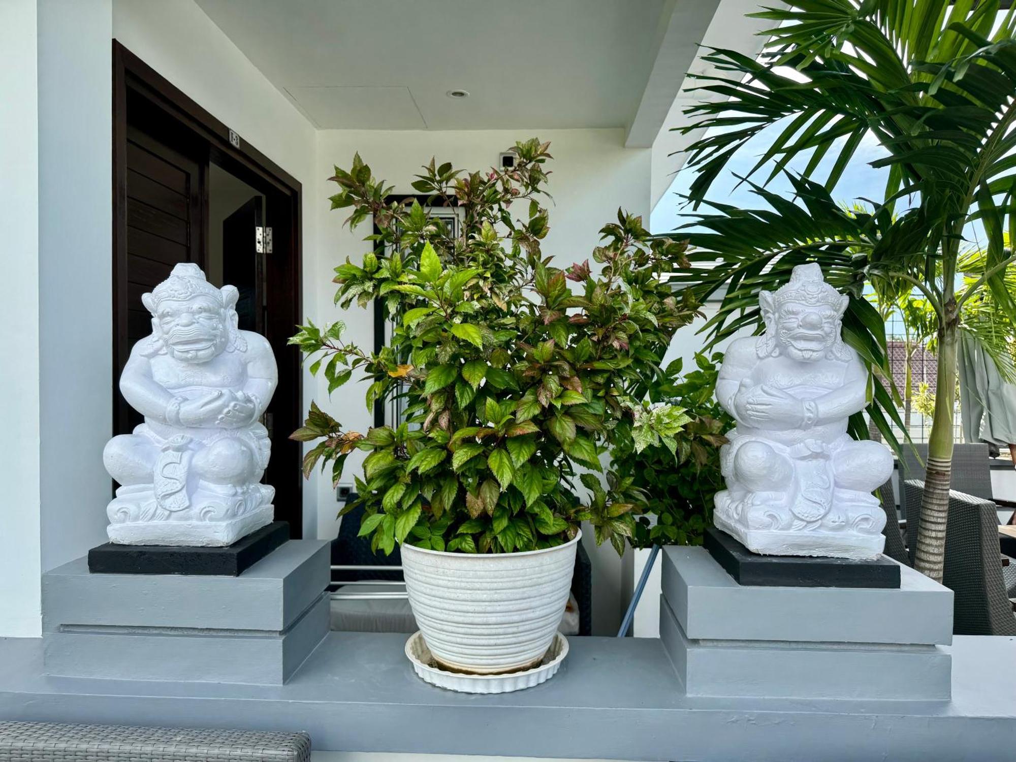 Villa Rumah Putih Abu Abu Senggigi Eksteriør bilde