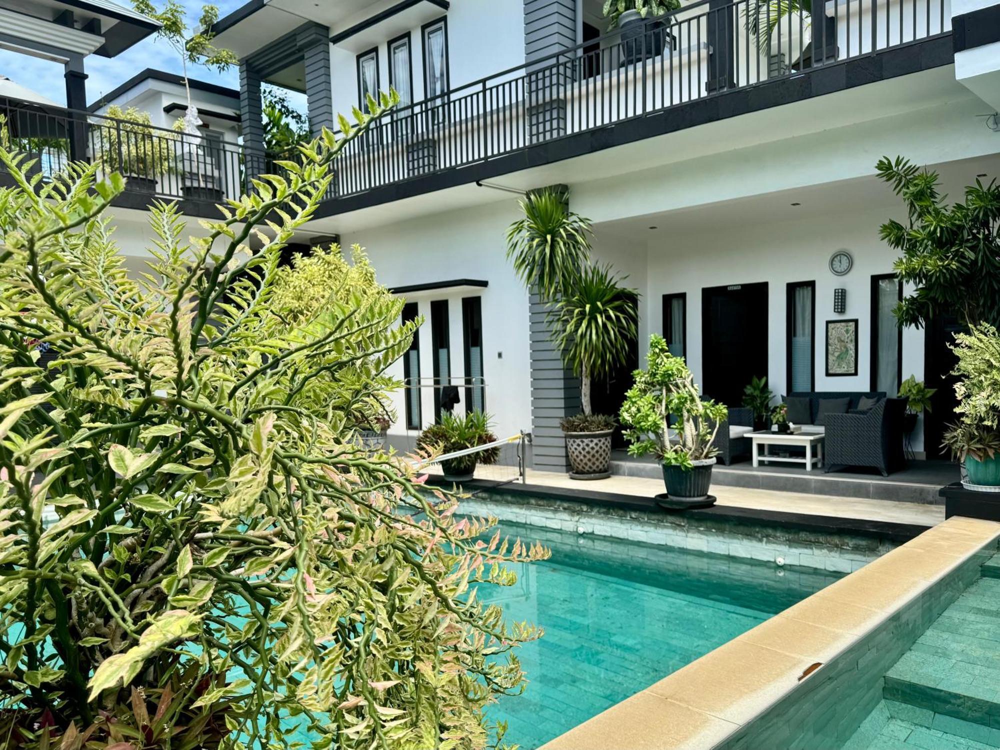 Villa Rumah Putih Abu Abu Senggigi Eksteriør bilde