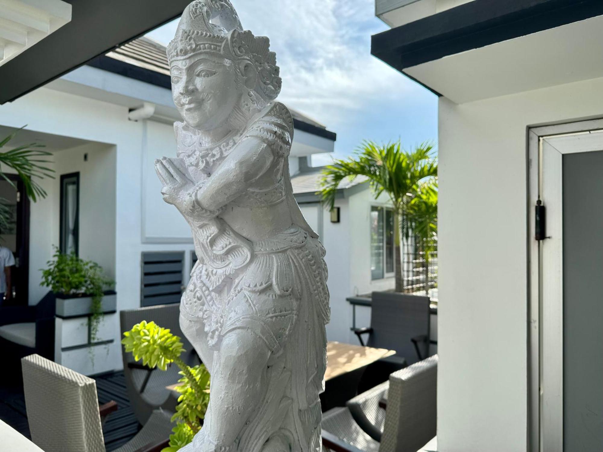 Villa Rumah Putih Abu Abu Senggigi Eksteriør bilde