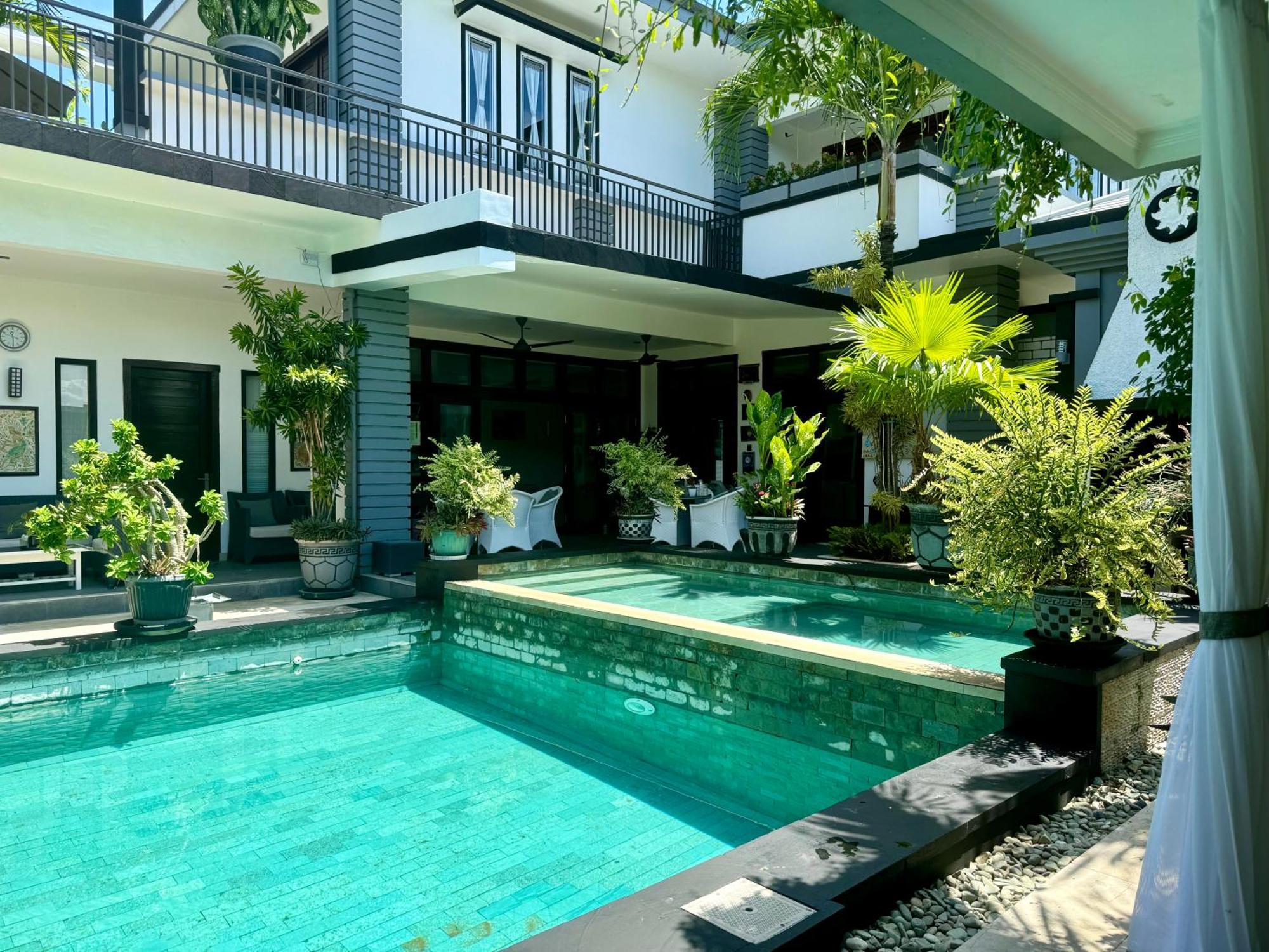 Villa Rumah Putih Abu Abu Senggigi Eksteriør bilde