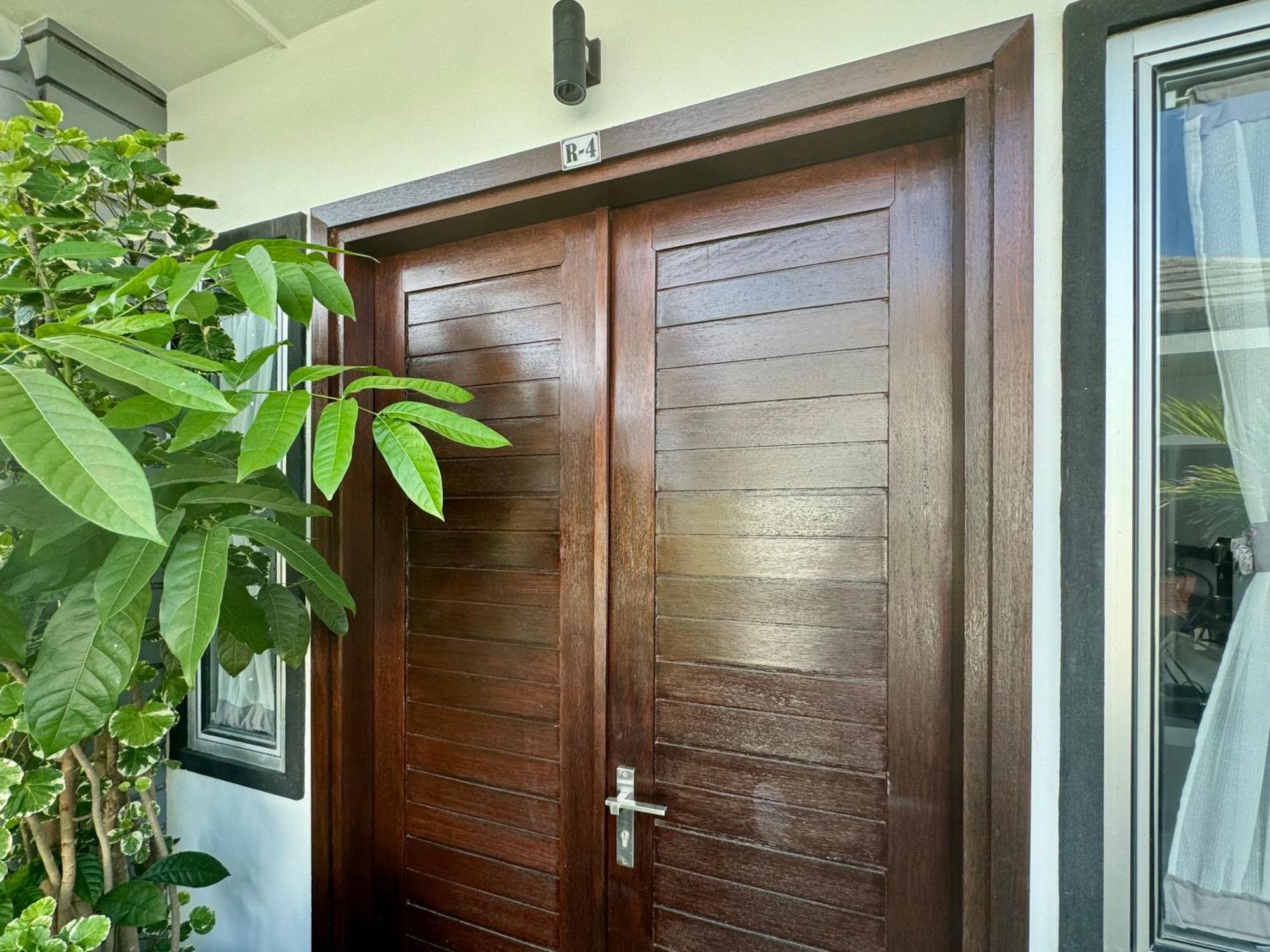 Villa Rumah Putih Abu Abu Senggigi Eksteriør bilde