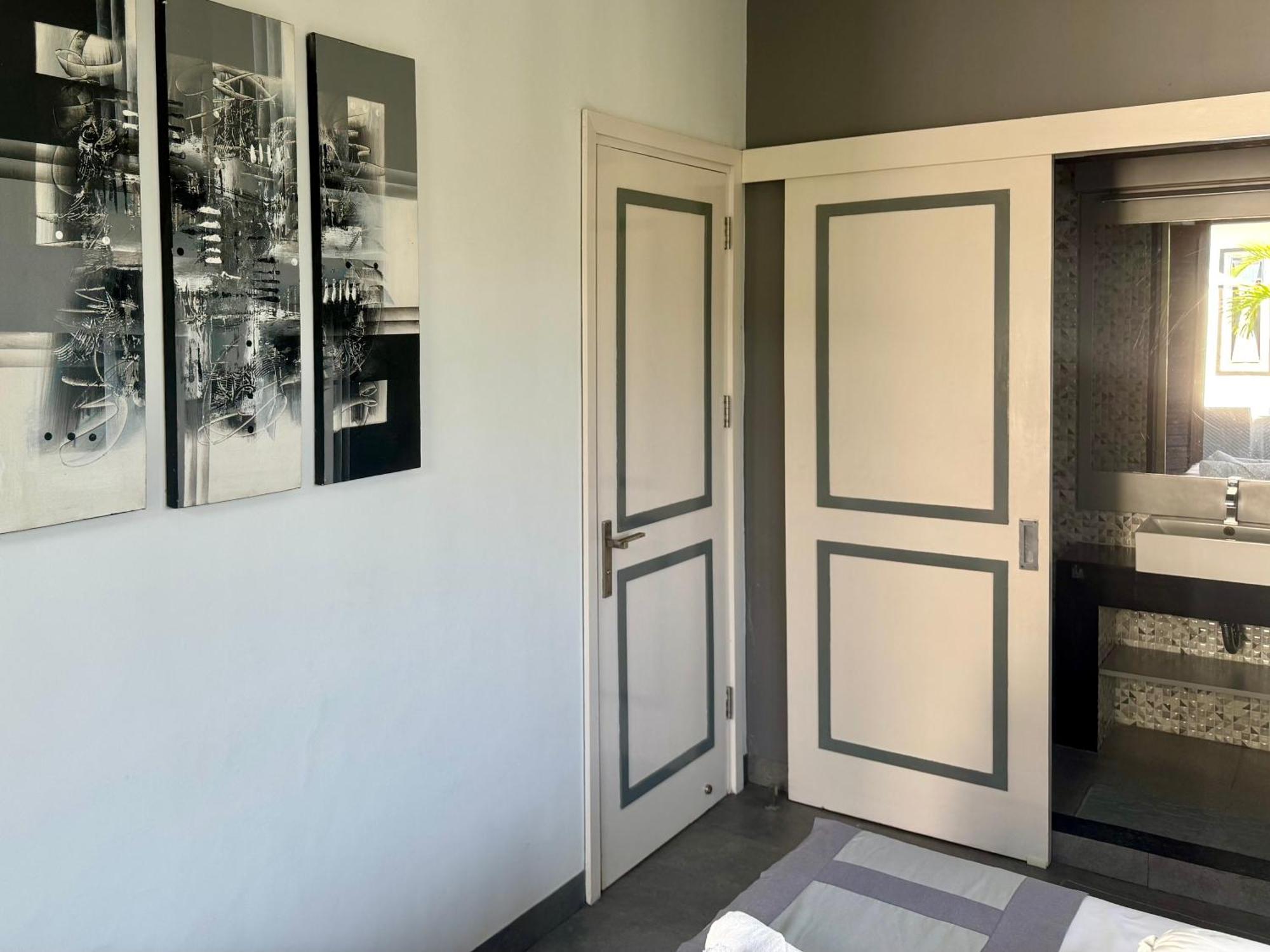 Villa Rumah Putih Abu Abu Senggigi Eksteriør bilde
