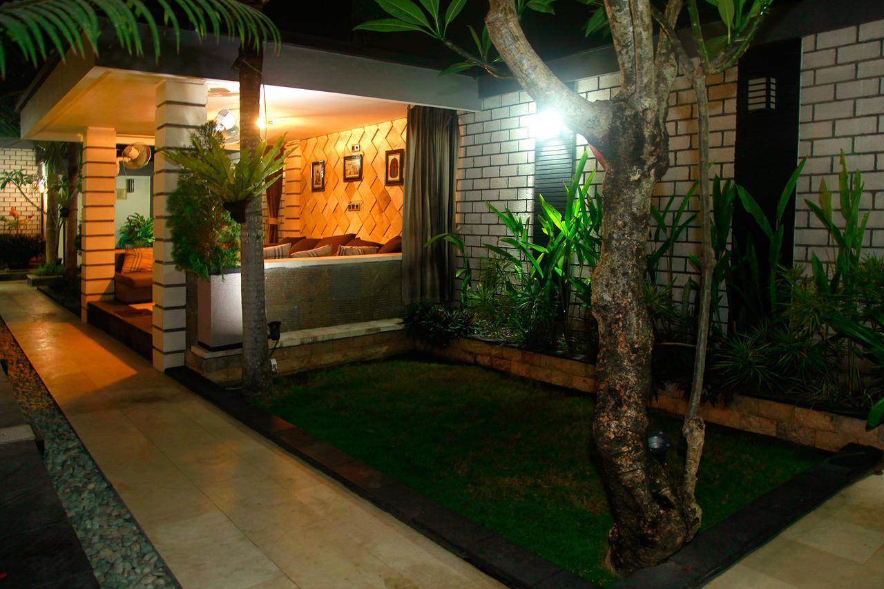 Villa Rumah Putih Abu Abu Senggigi Eksteriør bilde